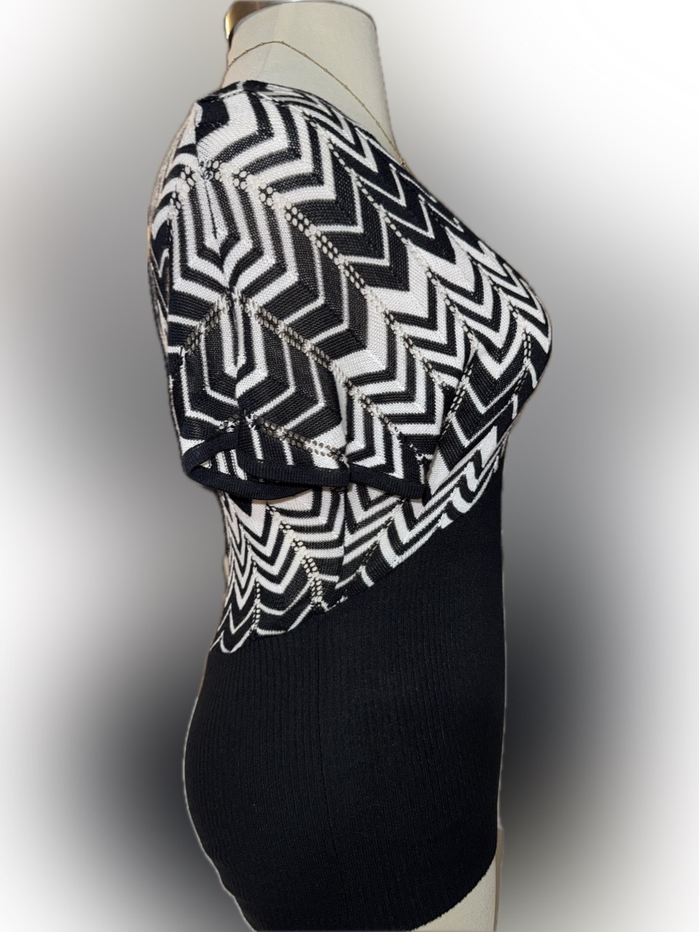 Vintage Bette Paige Black & White Chevron Knit V-Neck Top - Picture 4 of 7